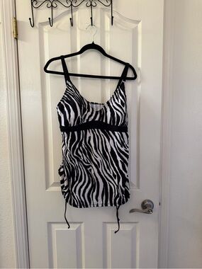 Liz Lange Zebra-Print tankini  - Black & White